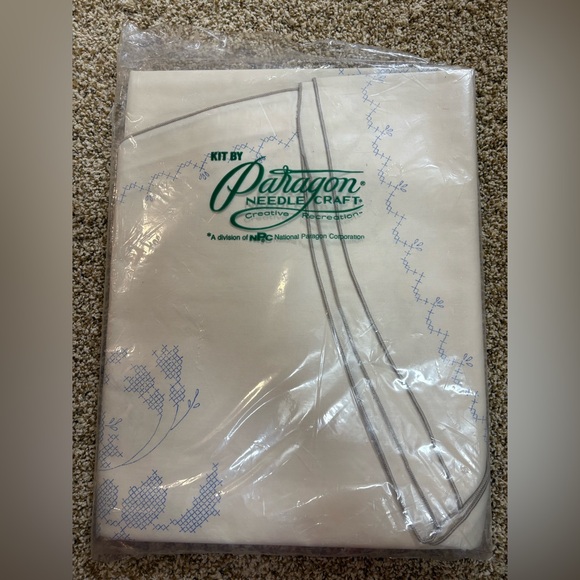 Vintage Paragon Needlecraft “Cascade Rose” Tablecloth Kit – Unopened! - Picture 2 of 3
